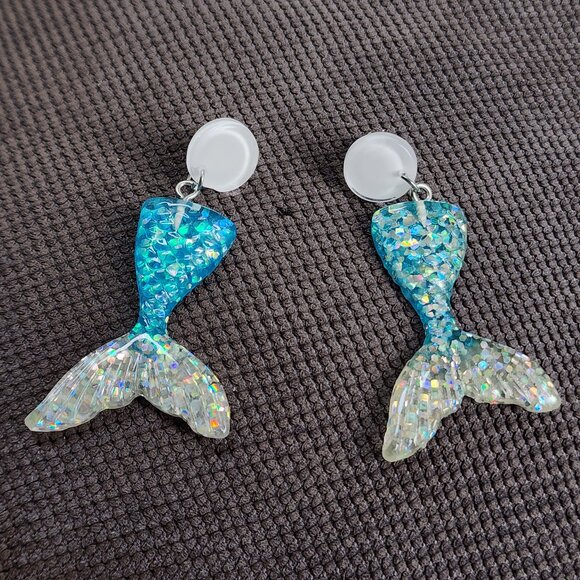 NWT Claire's Glitter Mermaid Tail Earrings - Picture 1 of 10
